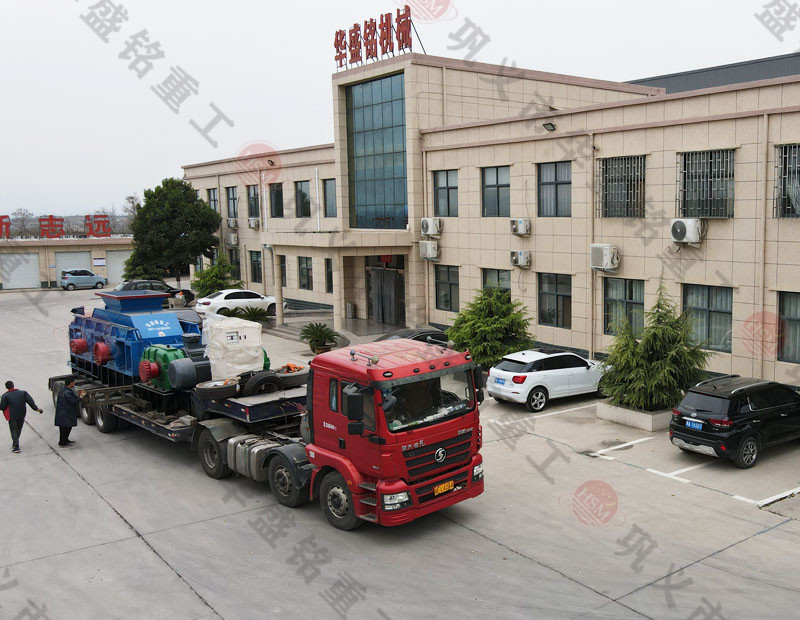 時(shí)產(chǎn)200噸對(duì)輥液壓制砂機(jī)，處理鵝卵石、石灰石的出砂效果怎么樣呢？