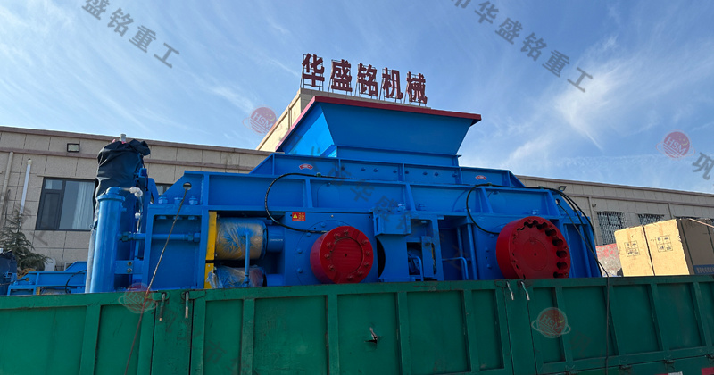 玄武巖粉碎成1-5mm用什么設(shè)備？推薦時產(chǎn)80噸對輥制砂機(jī)